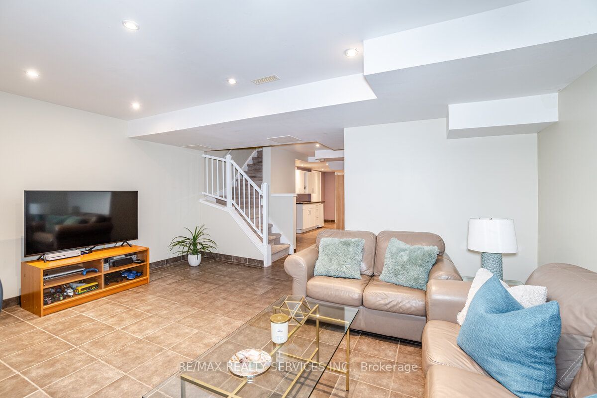158 Marycroft Crt
