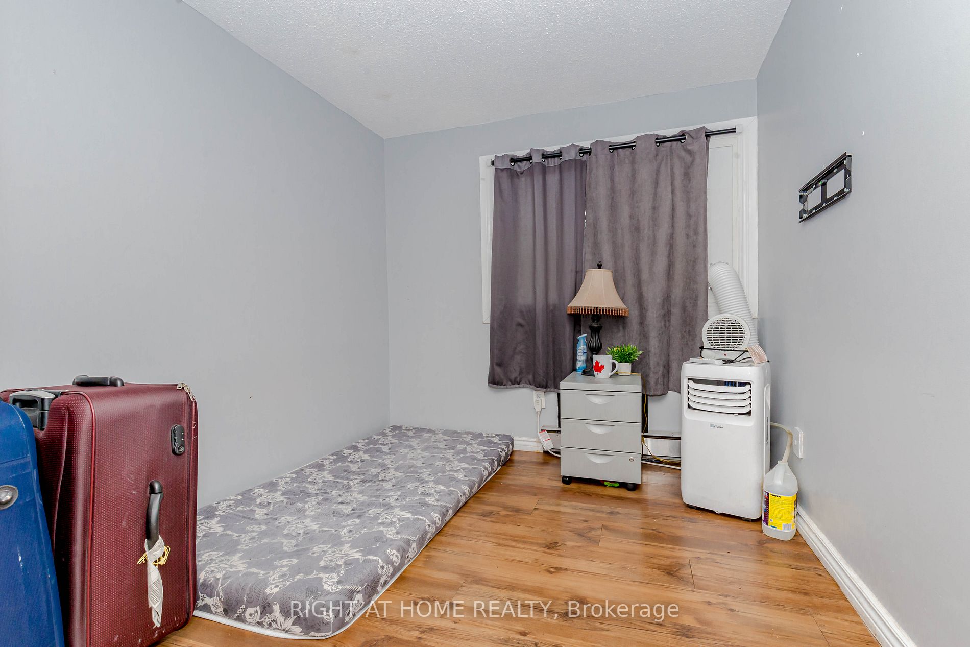 17 Hedley Court