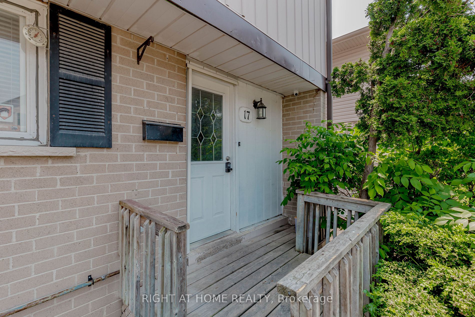 17 Hedley Court