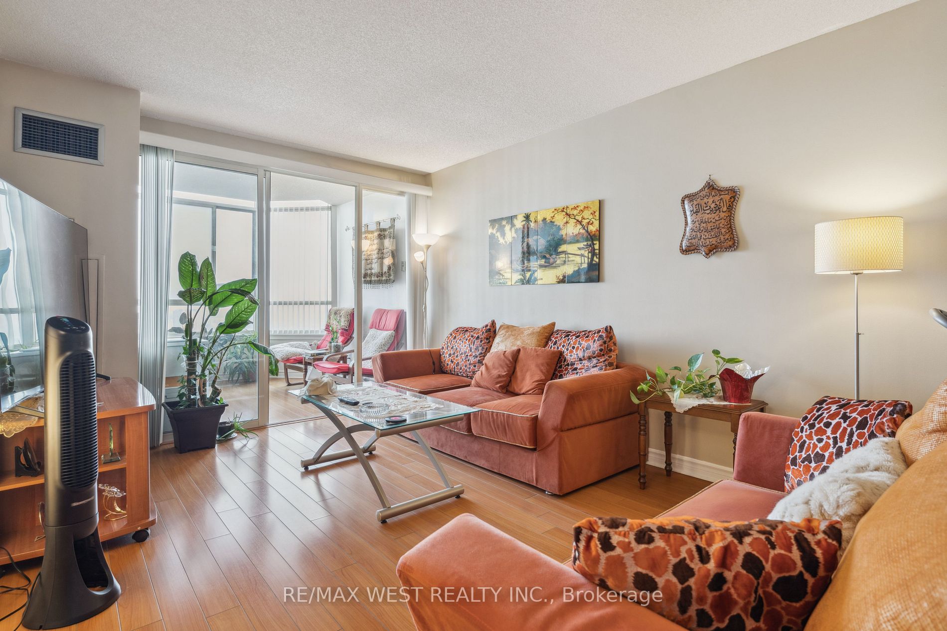 Listing W6126420 - Large Photo # 2