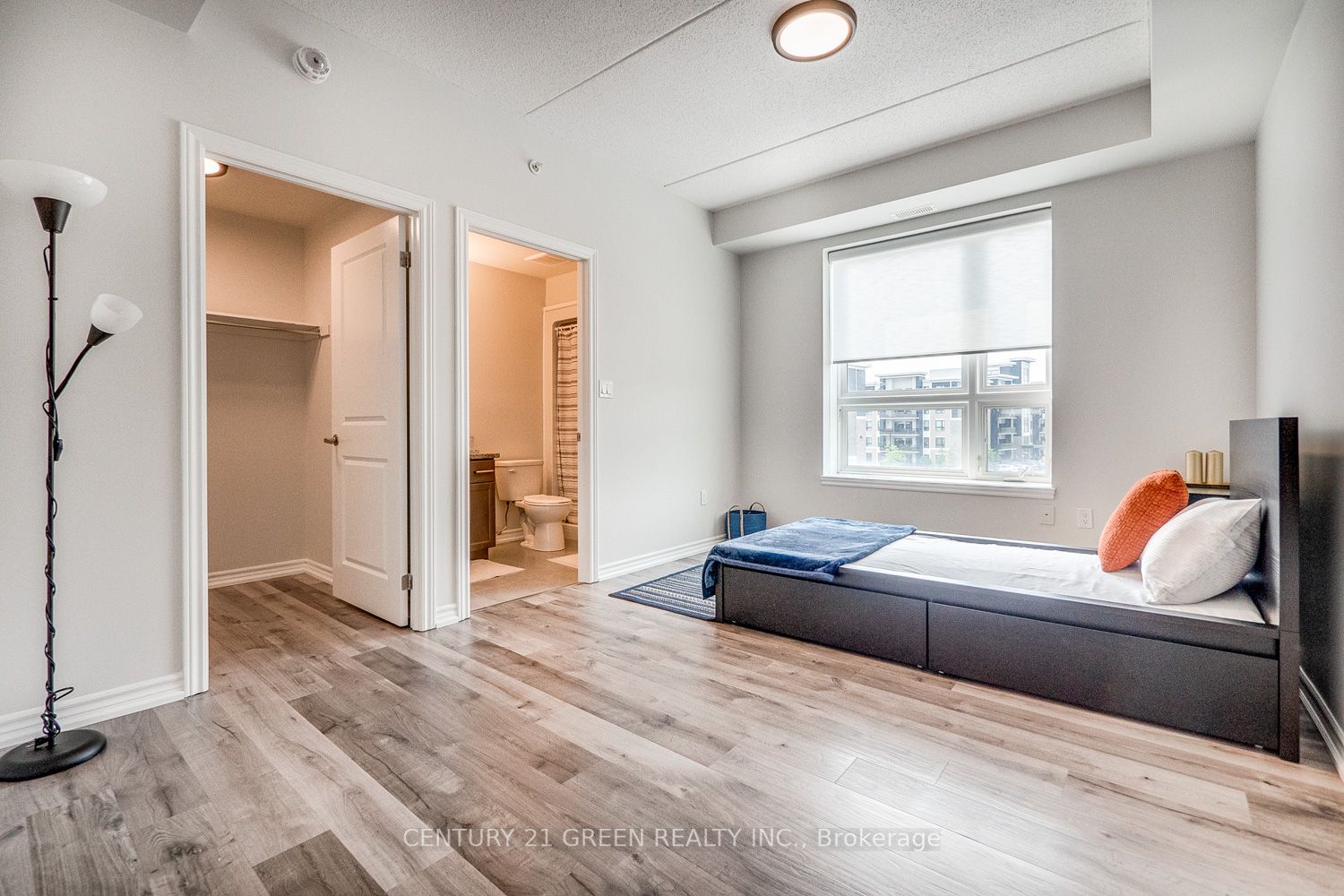 640 Sauve St, #324