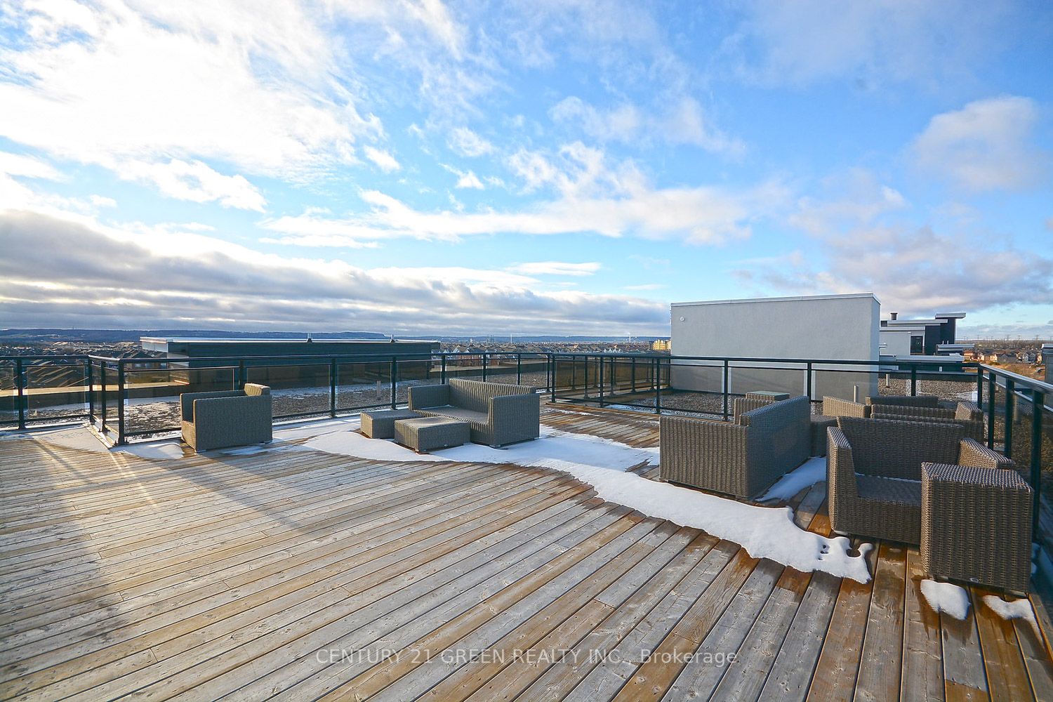 640 Sauve St, #324
