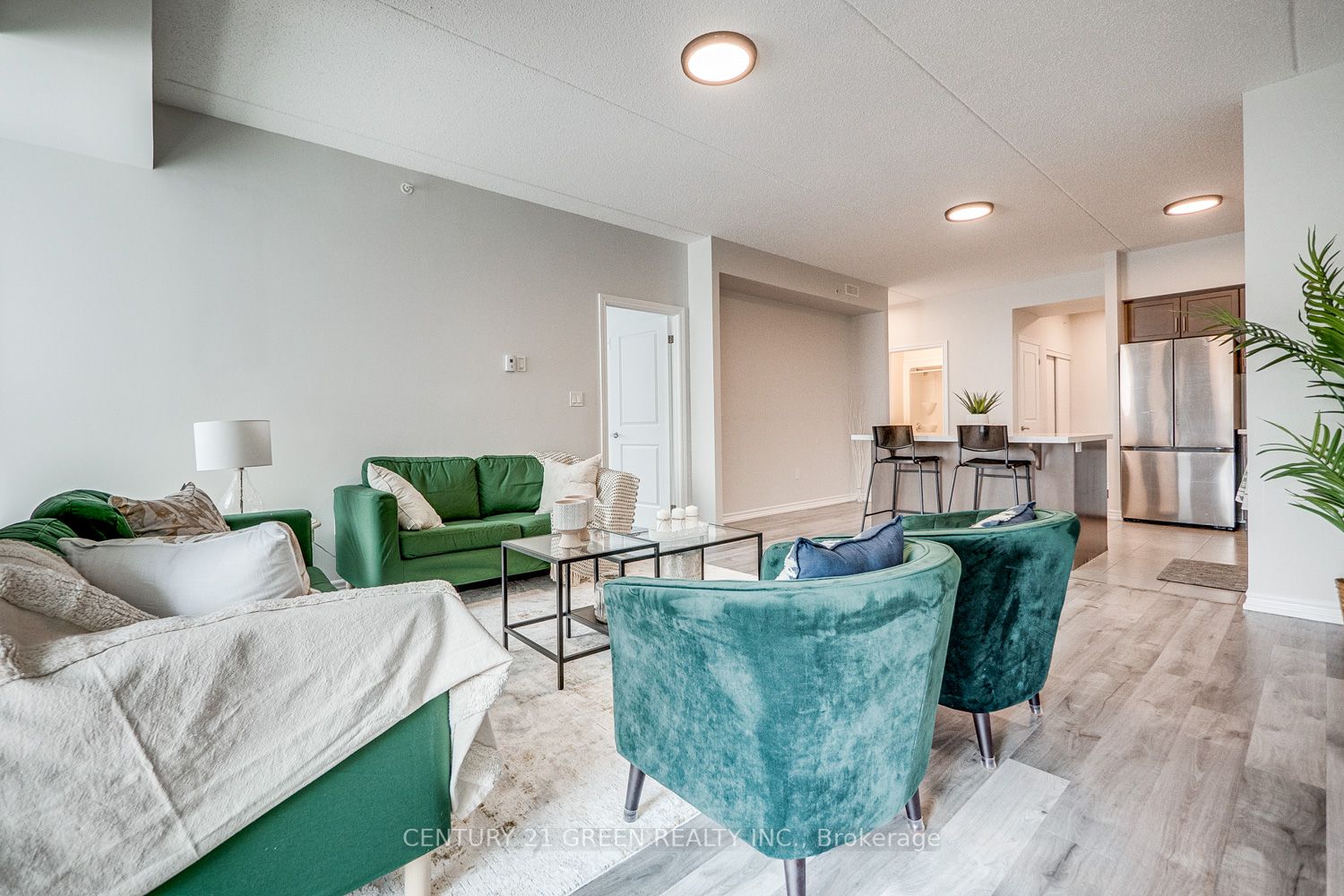 640 Sauve St, #324