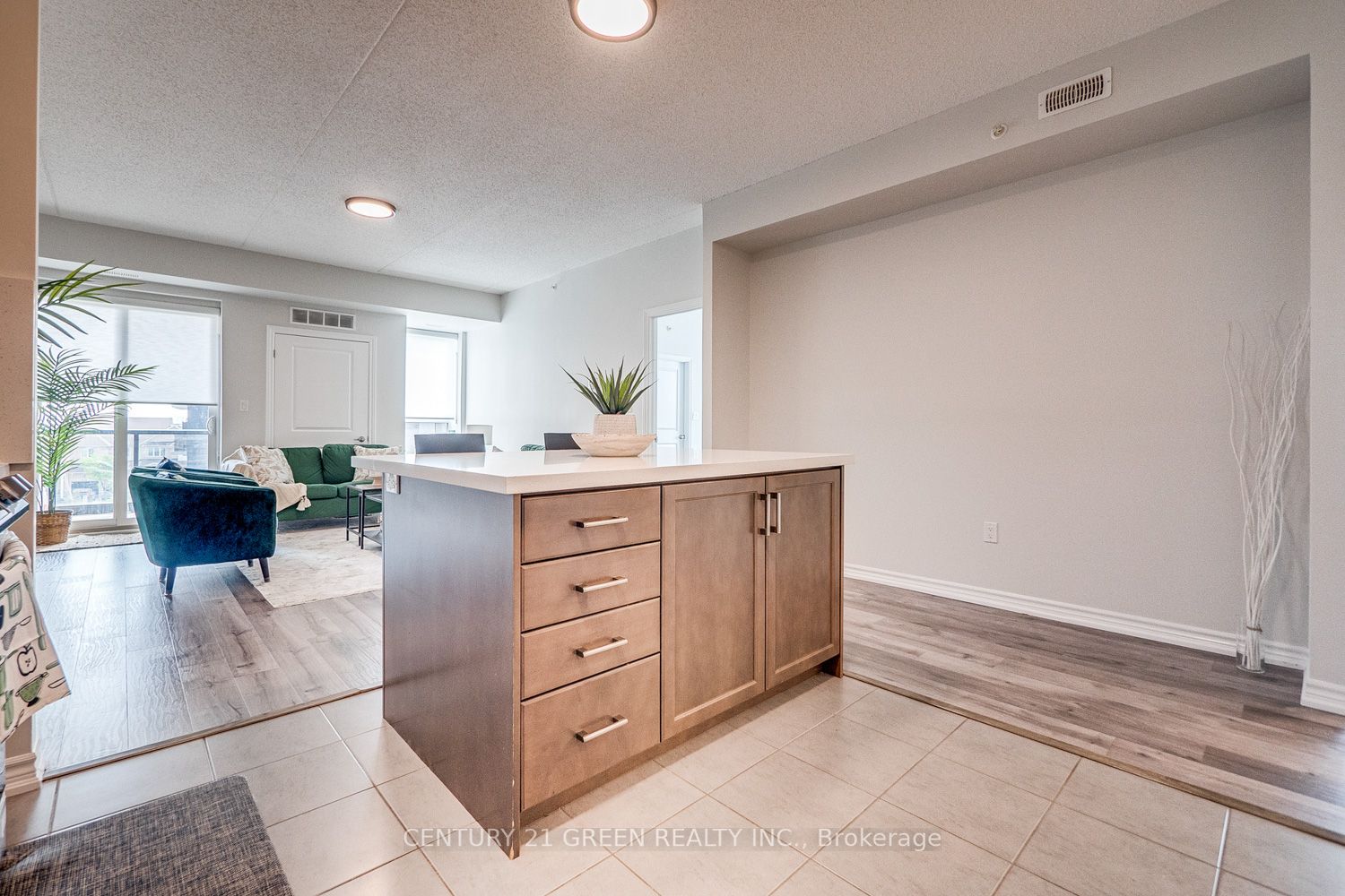 640 Sauve St, #324