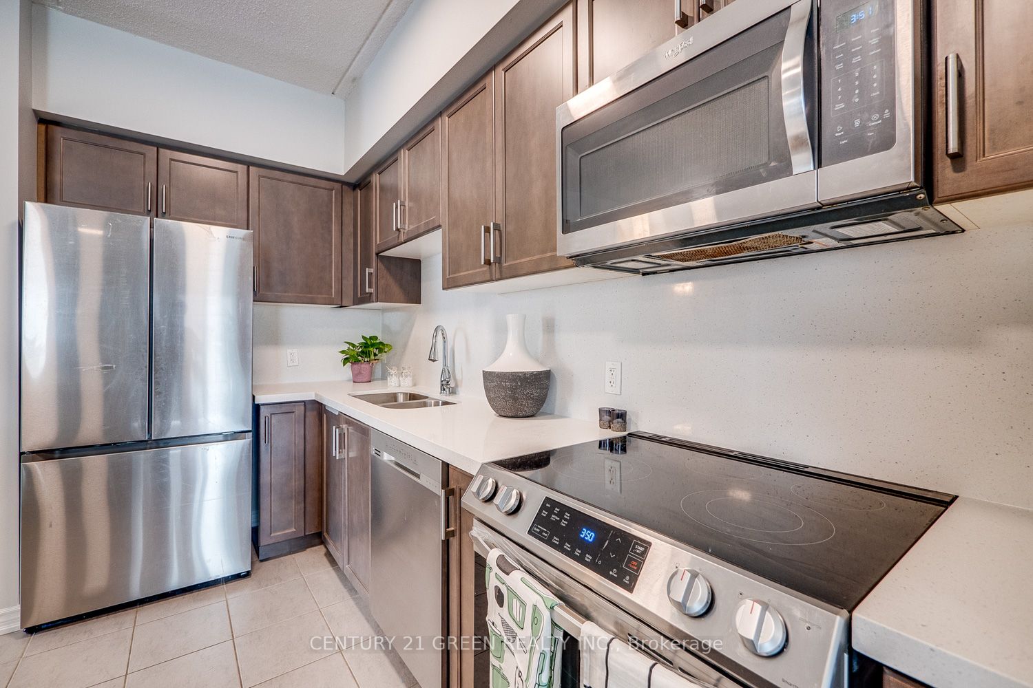 640 Sauve St, #324