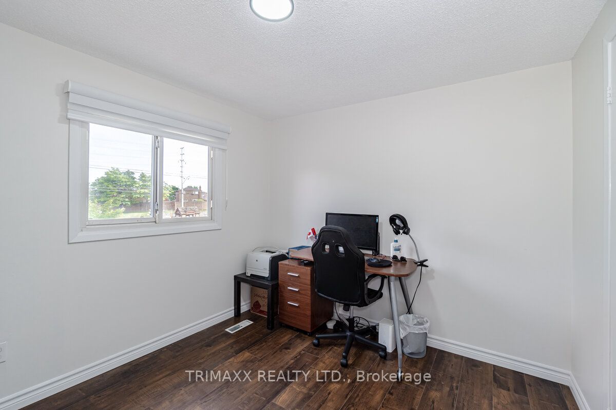 96 Banting Cres