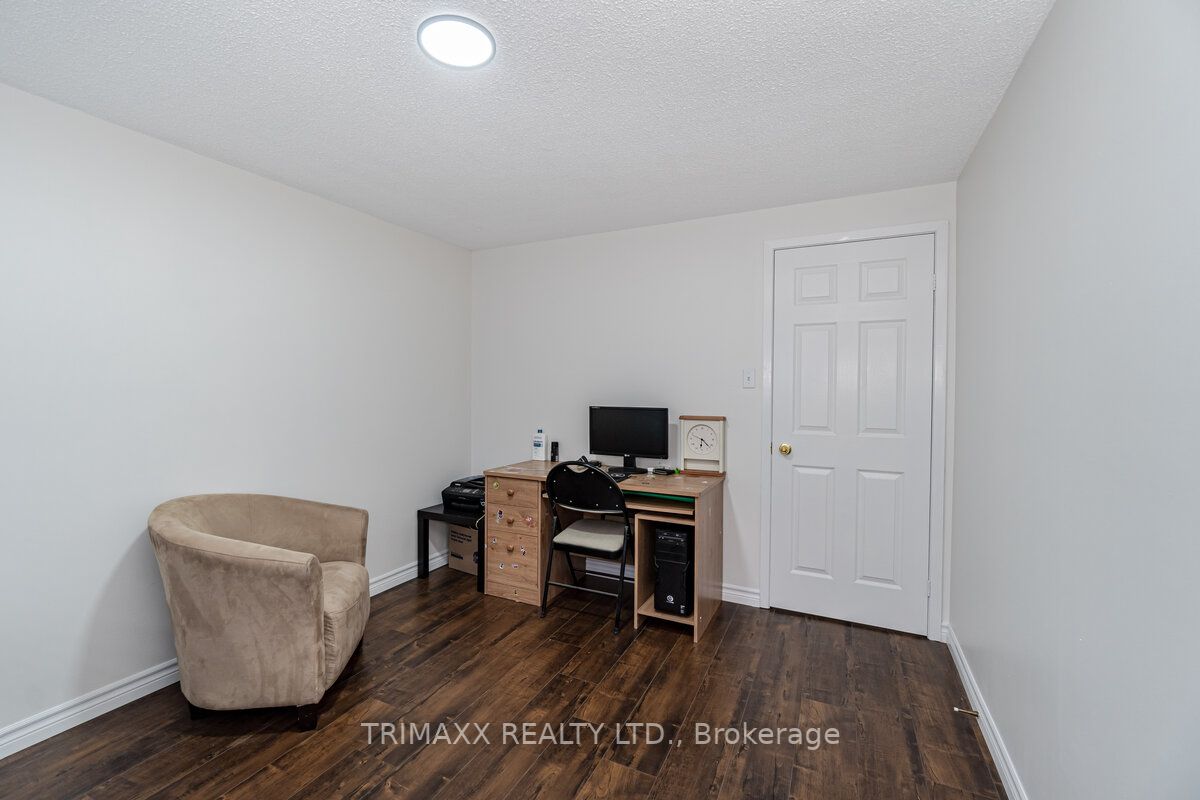 96 Banting Cres