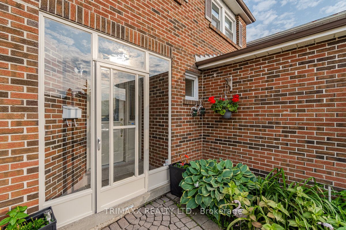 96 Banting Cres