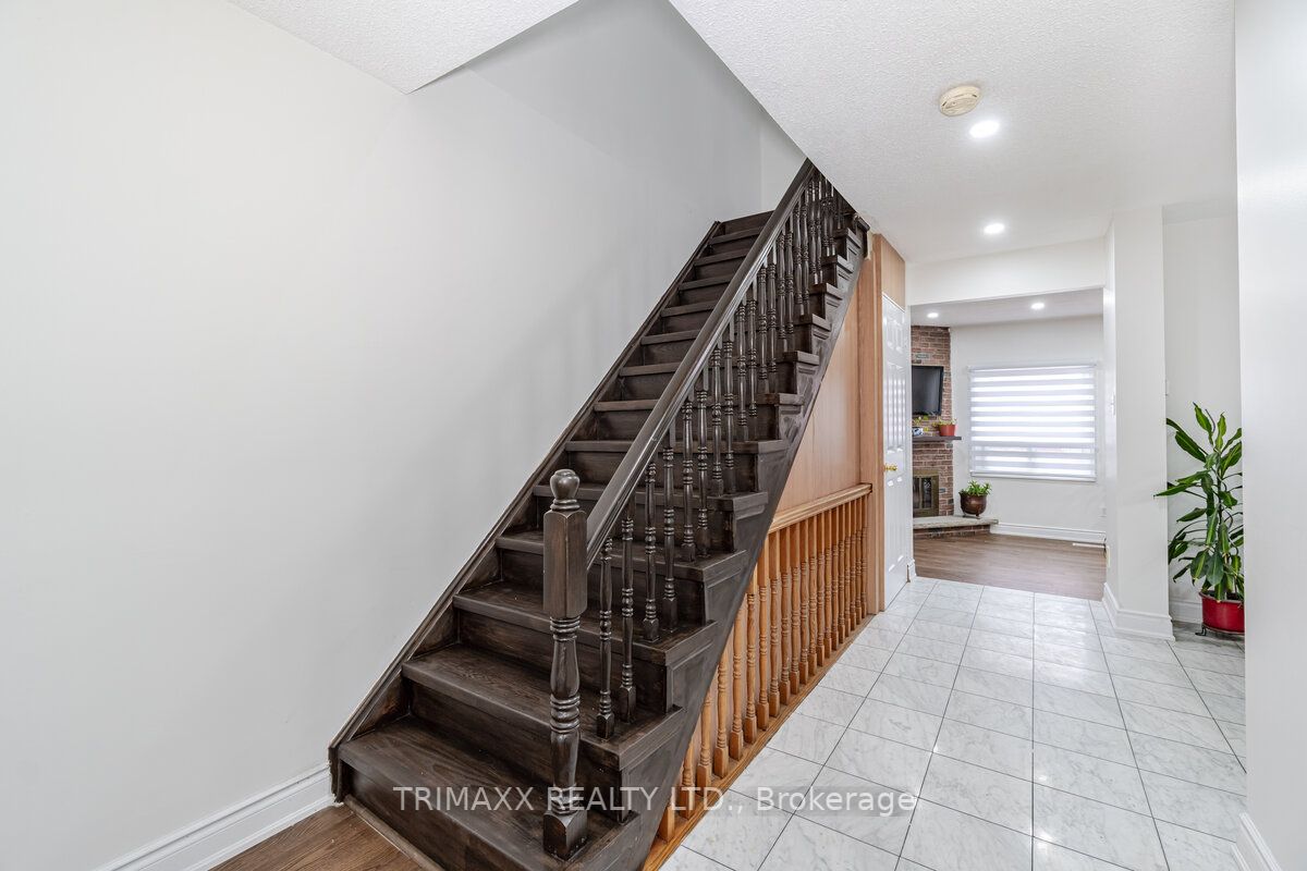 96 Banting Cres