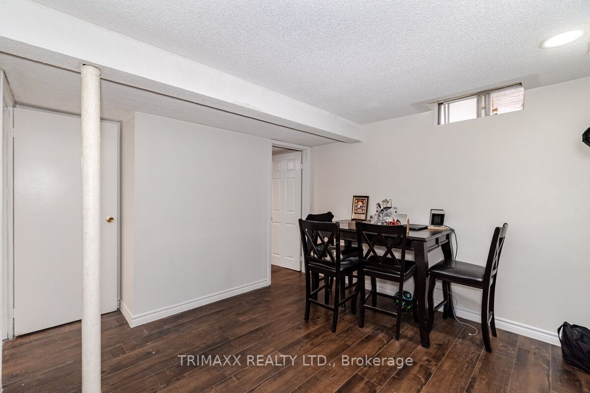 96 Banting Cres