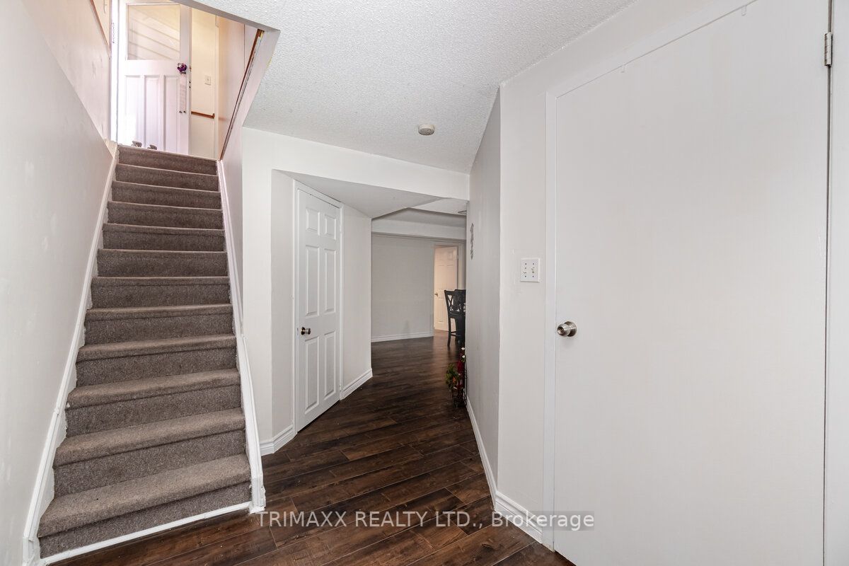 96 Banting Cres