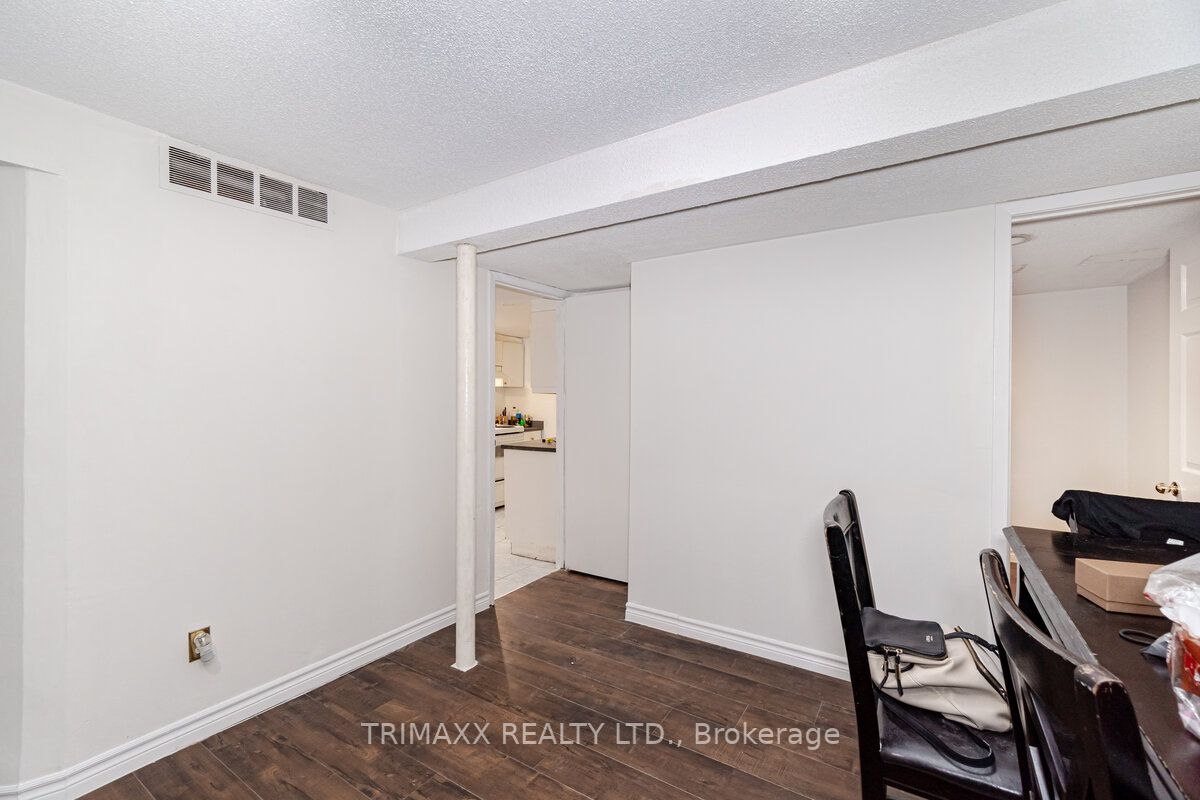 96 Banting Cres
