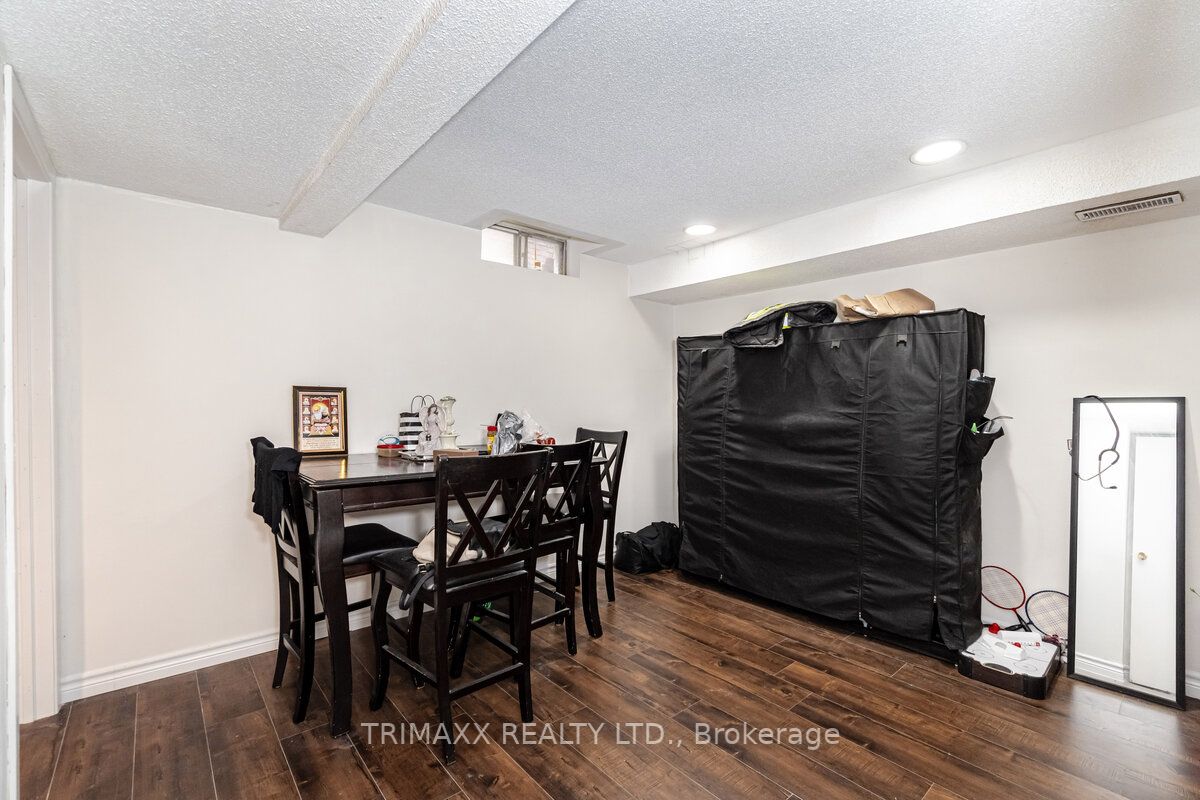 96 Banting Cres