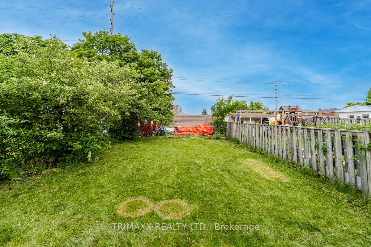96 Banting Cres