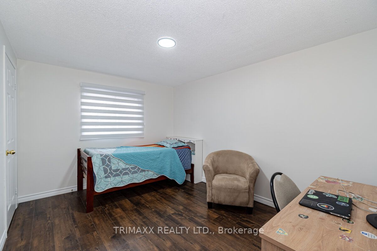 96 Banting Cres