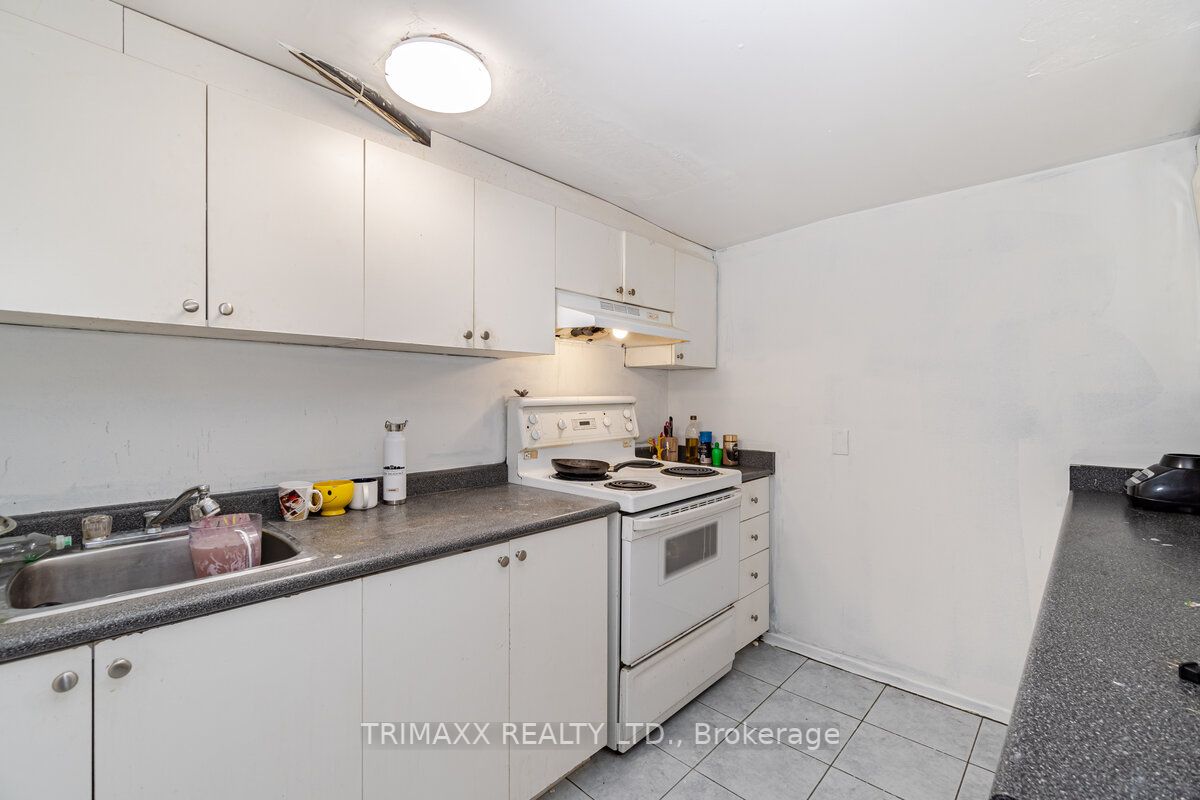 96 Banting Cres
