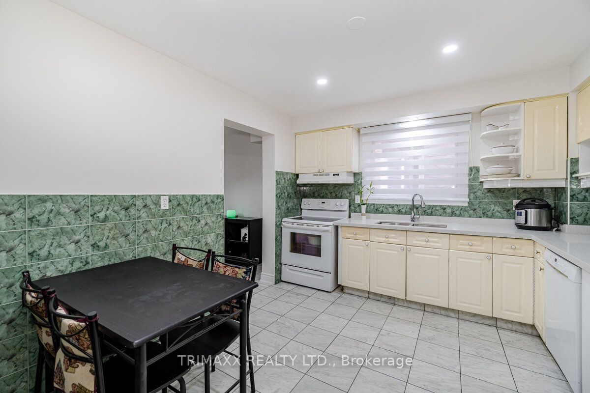 96 Banting Cres