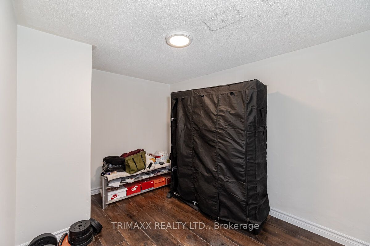 96 Banting Cres