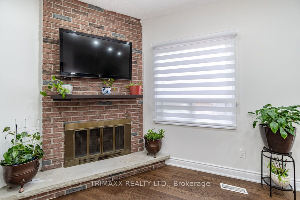96 Banting Cres