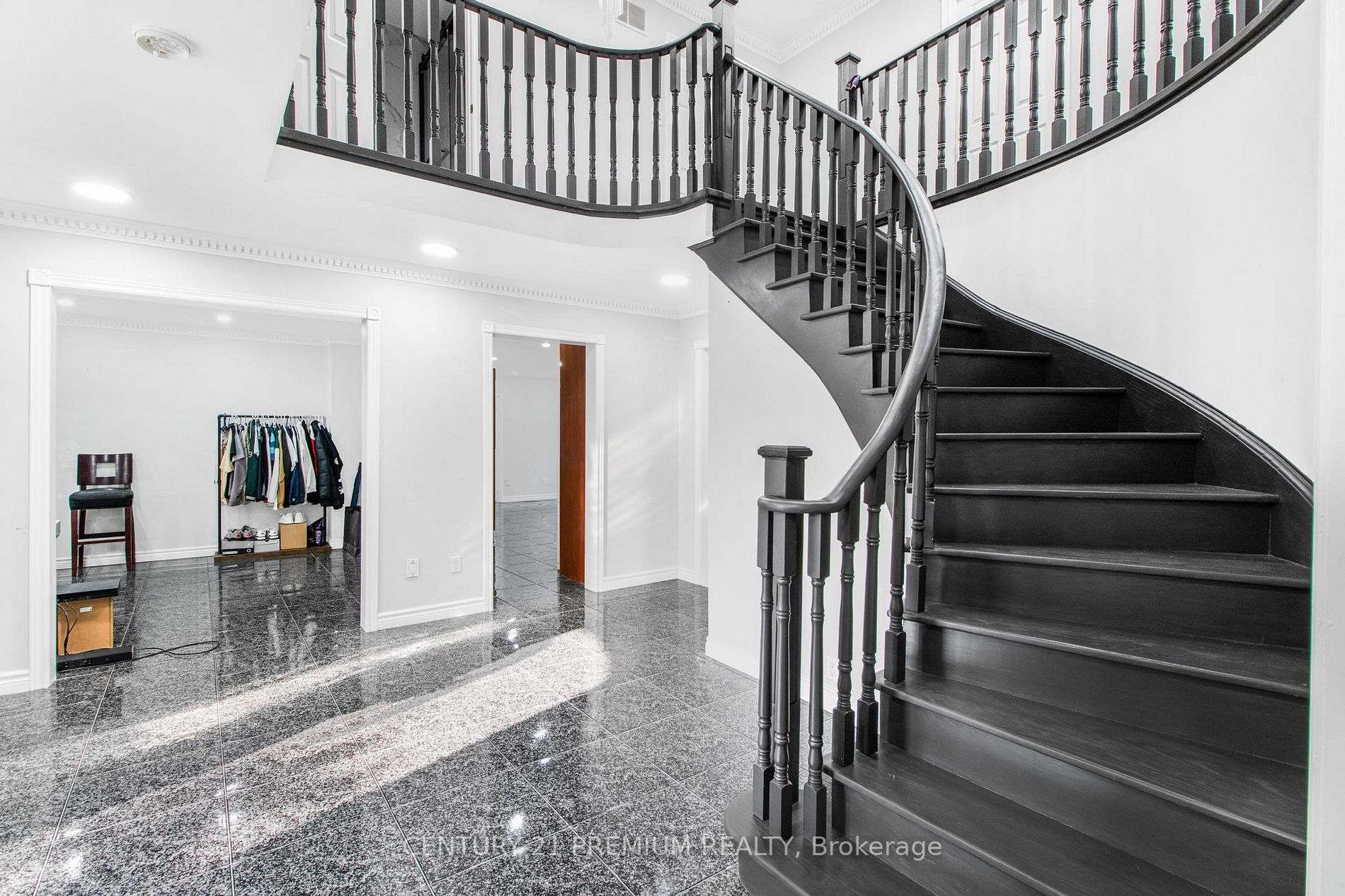 24 Vogue Cres