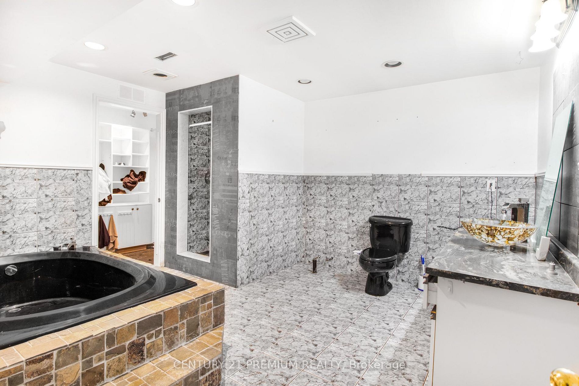 24 Vogue Cres