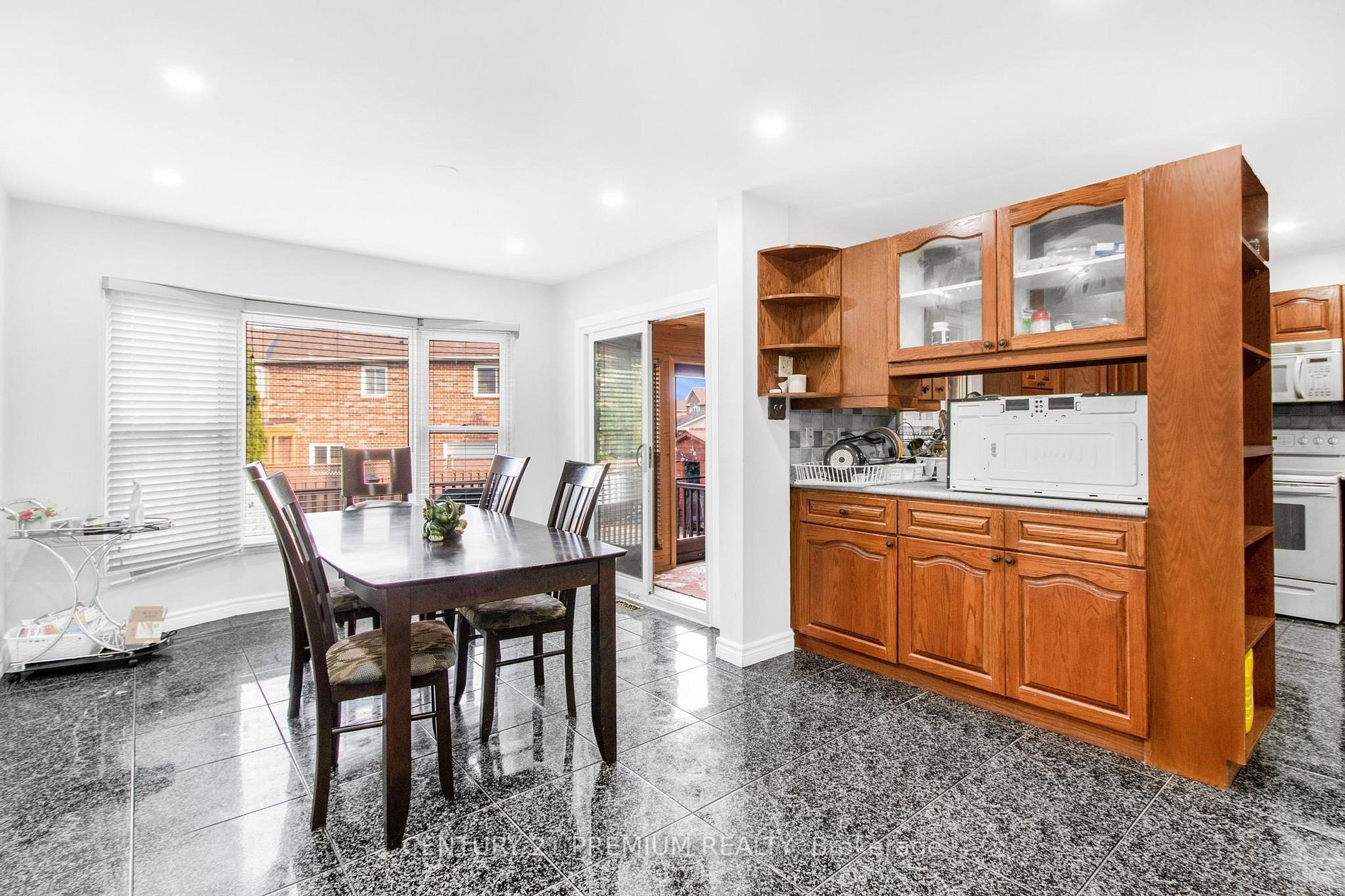 24 Vogue Cres