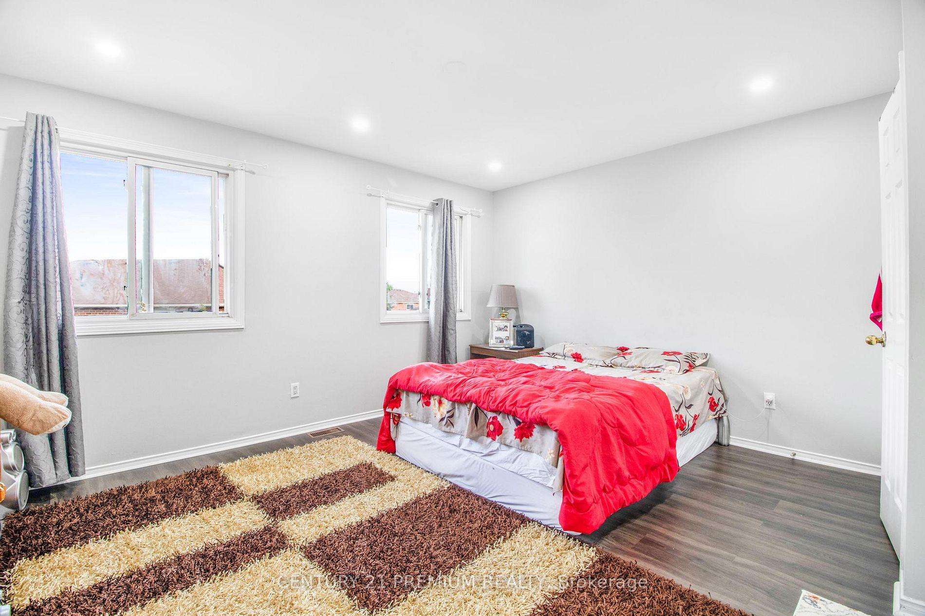 24 Vogue Cres