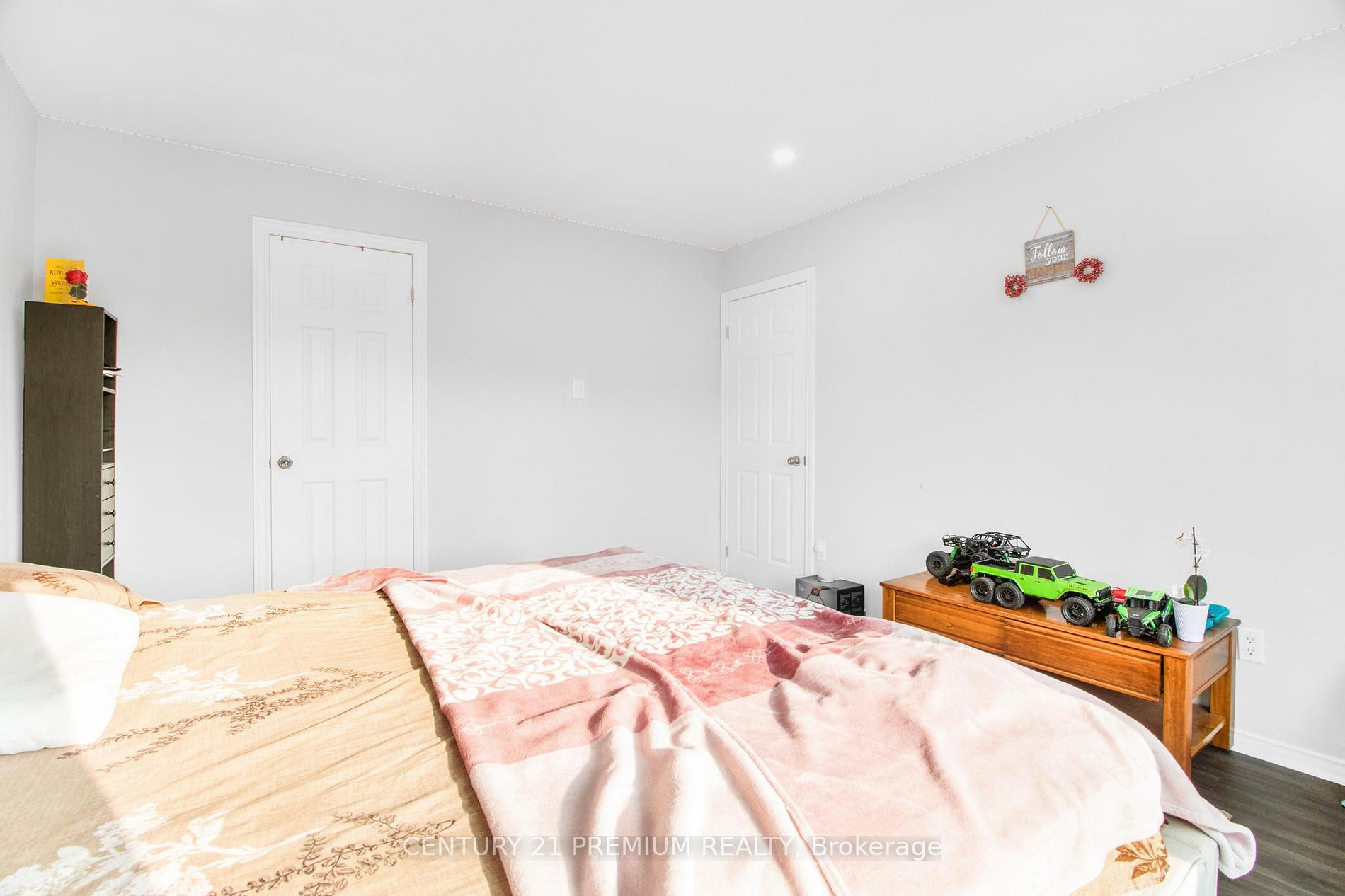 24 Vogue Cres