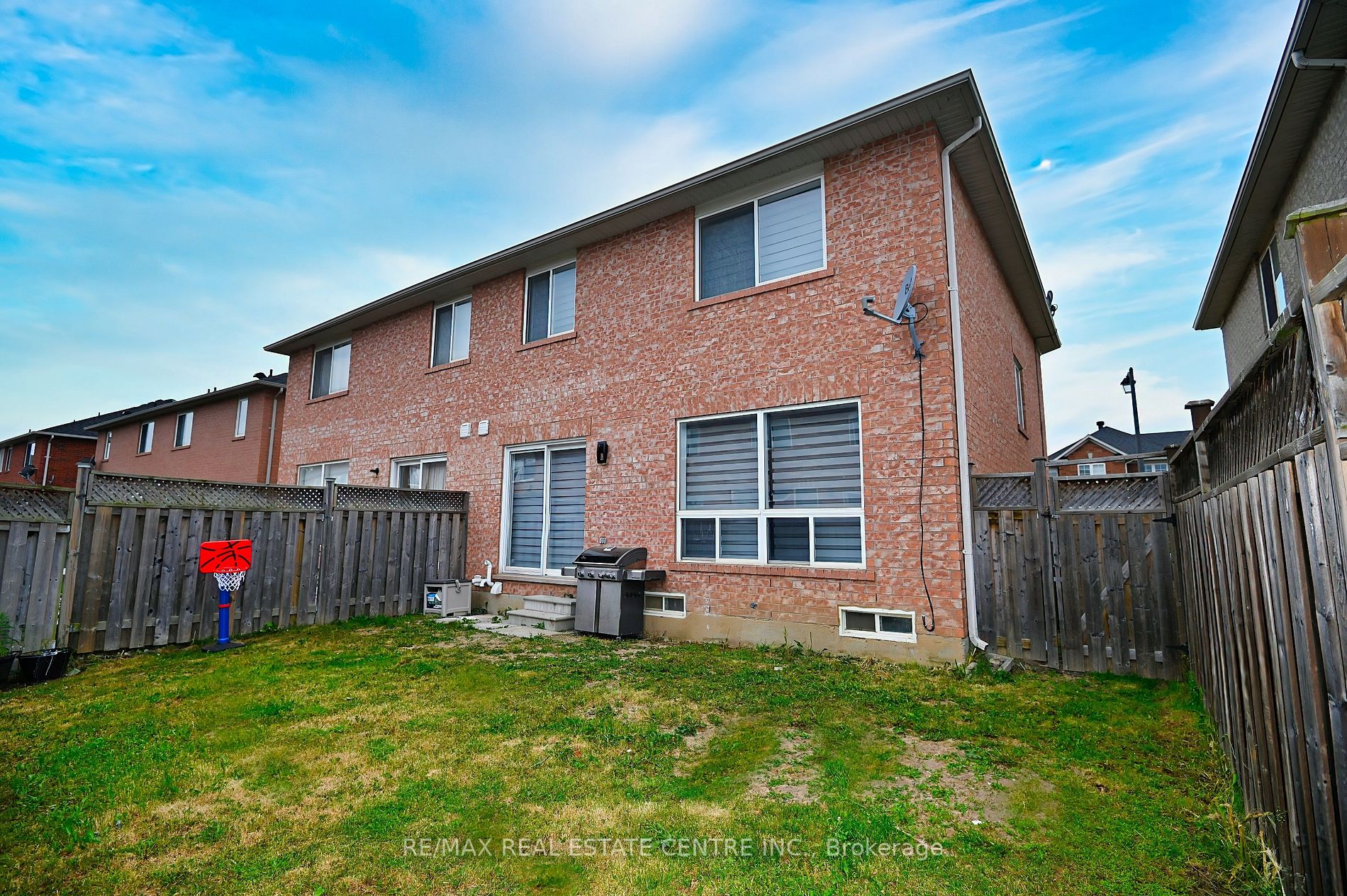 1116 Barr Crescent