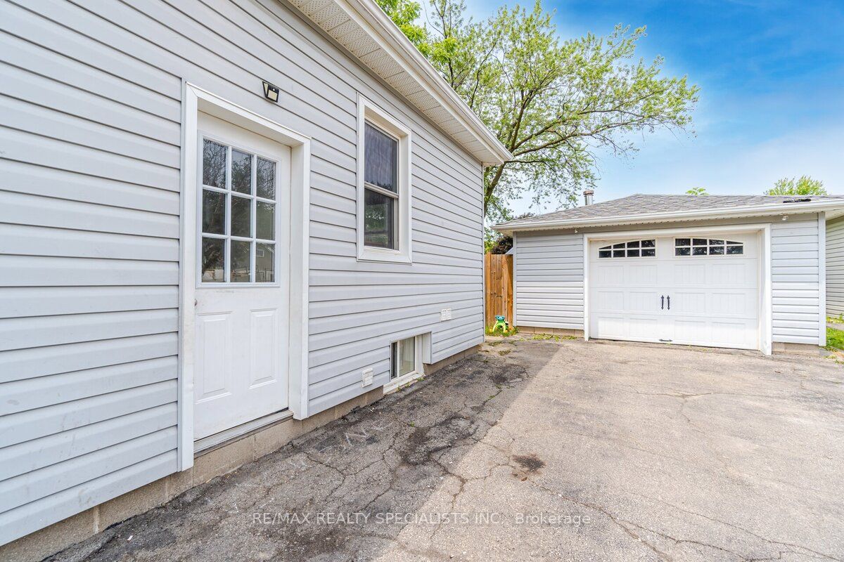27 John St
