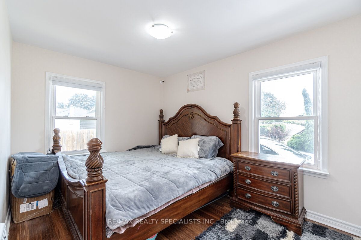27 John St