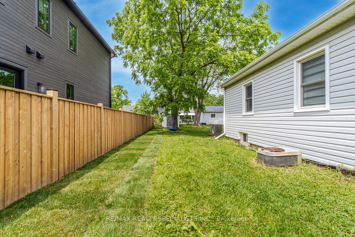 27 John St