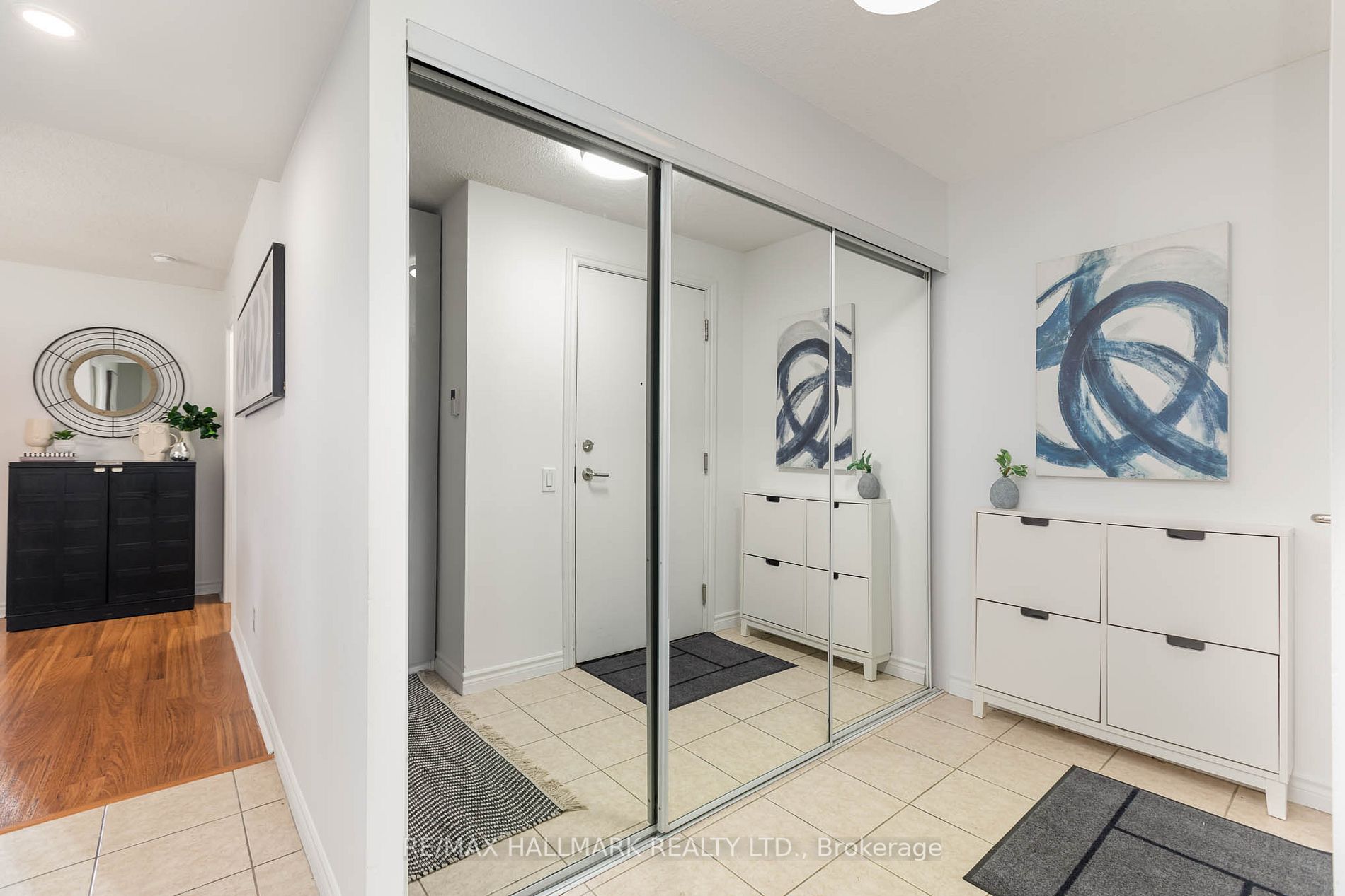 5233 Dundas St W, #720