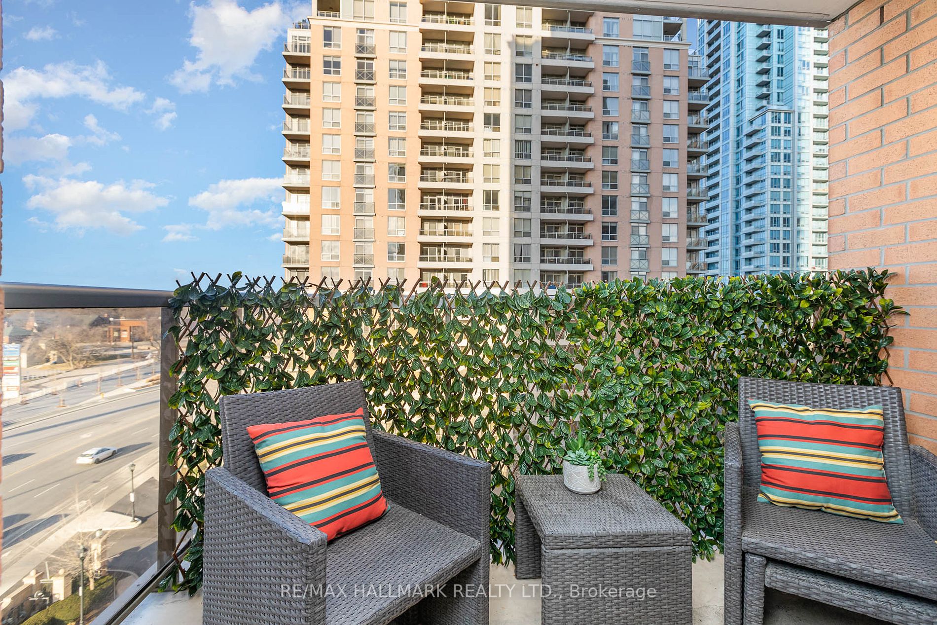 5233 Dundas St W, #720