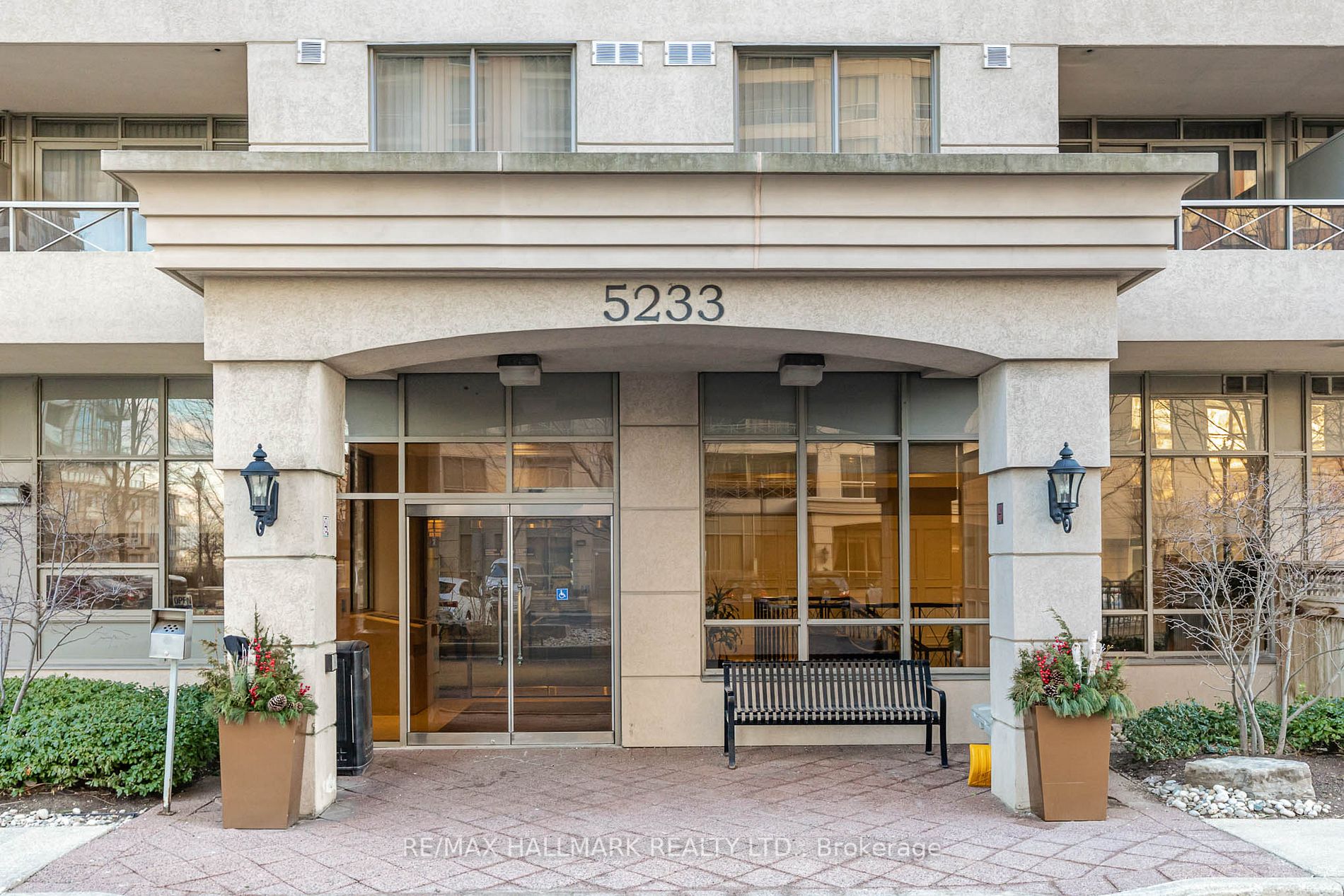 5233 Dundas St W, #720