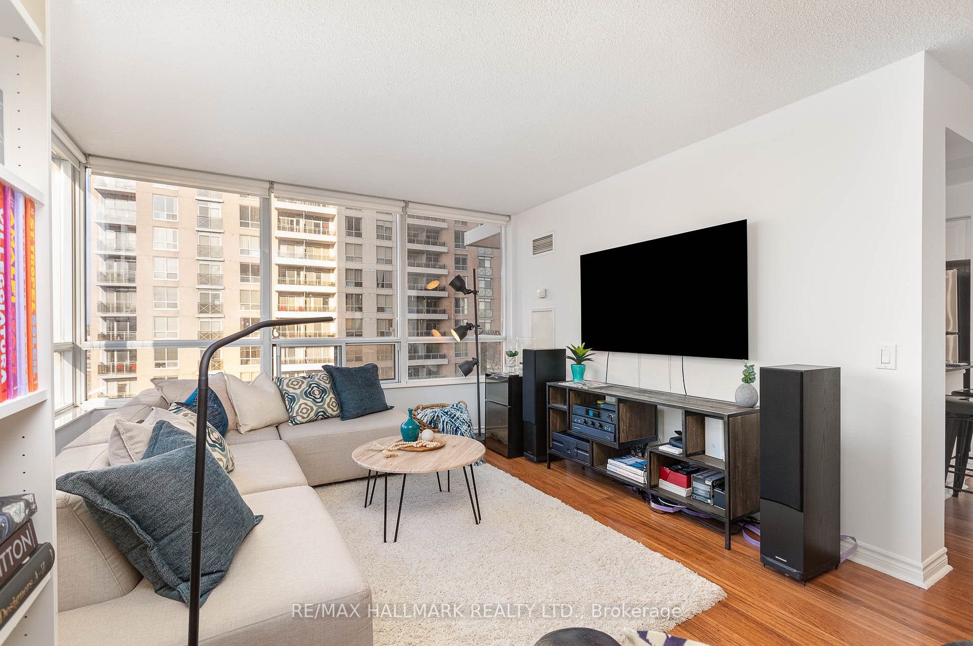 5233 Dundas St W, #720