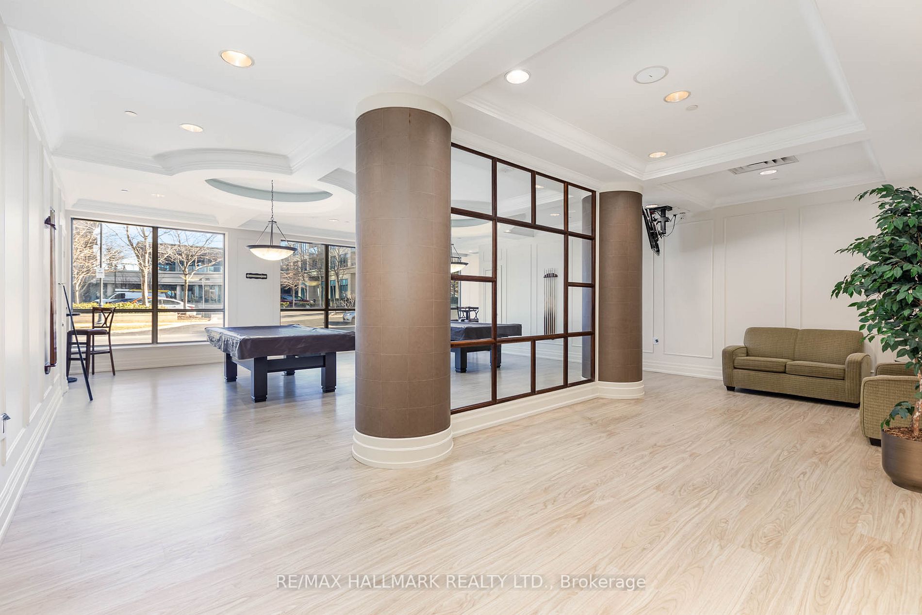 5233 Dundas St W, #720