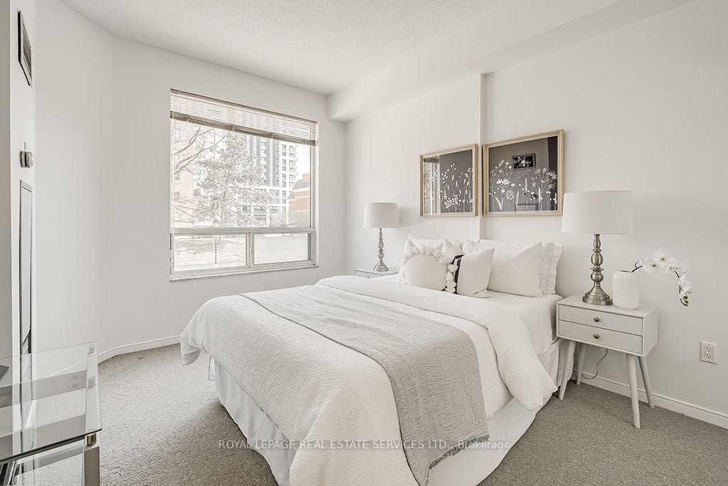 2511 Lakeshore Rd W, #211
