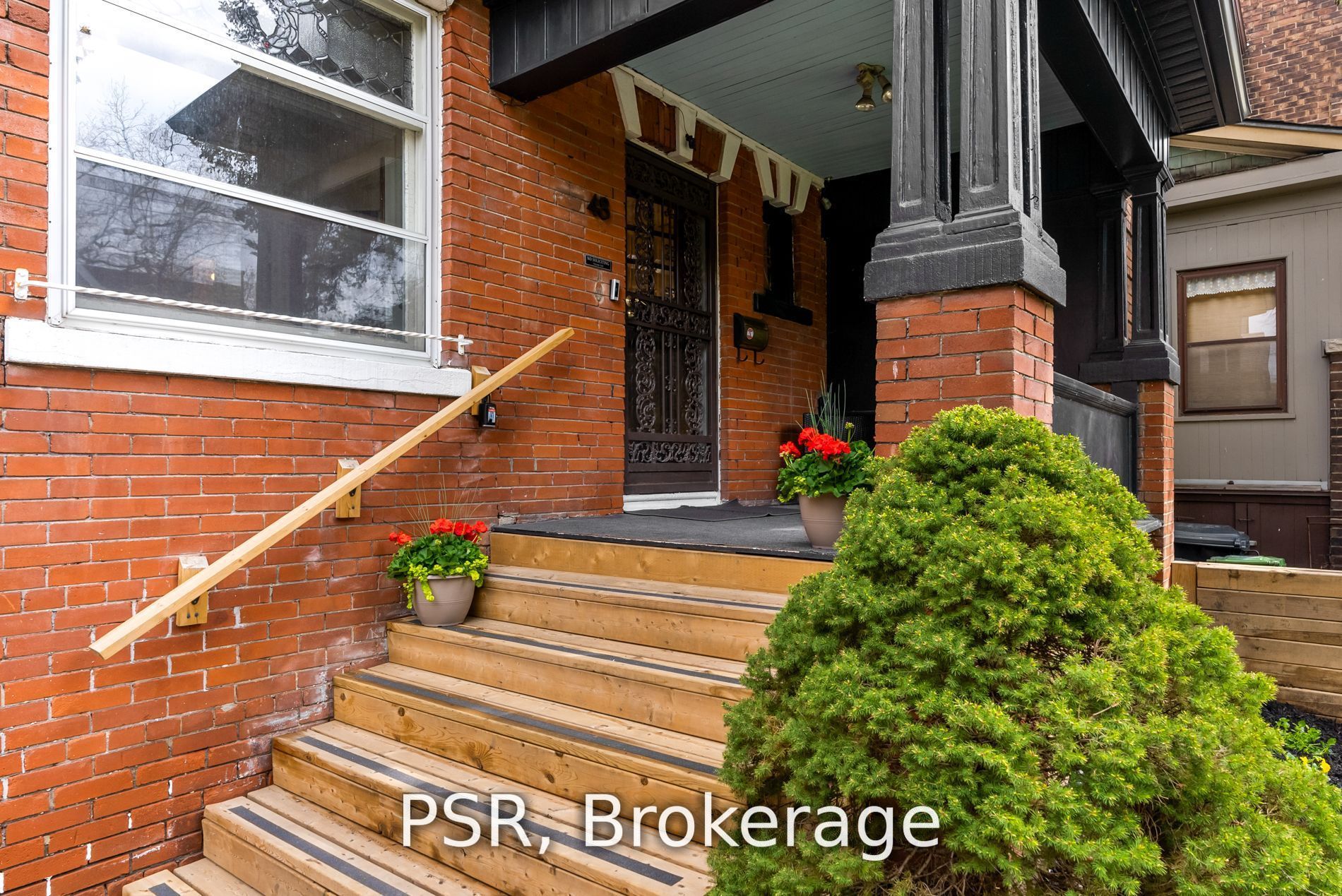 48 Marion St