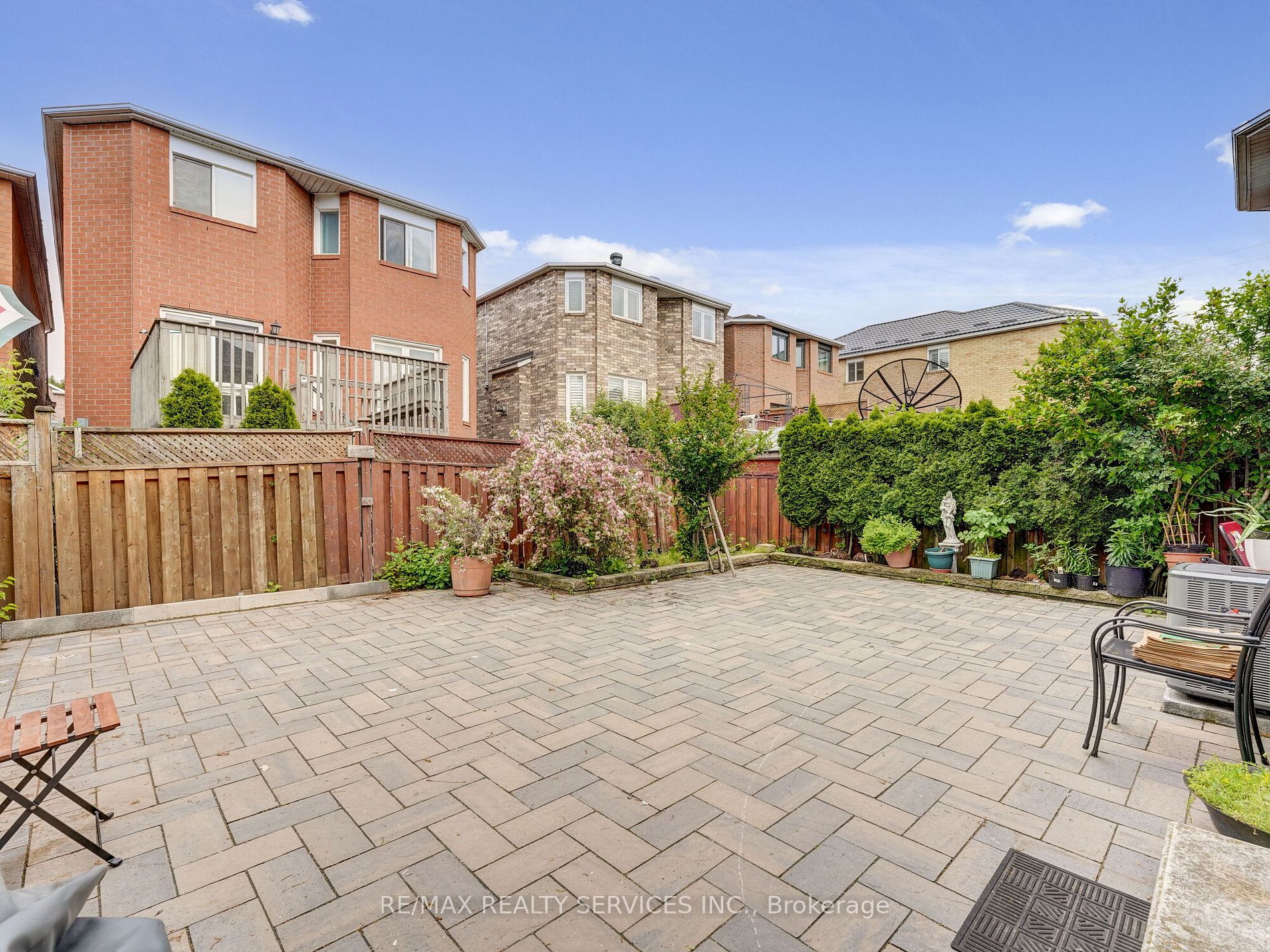 22 Anastacia Crt