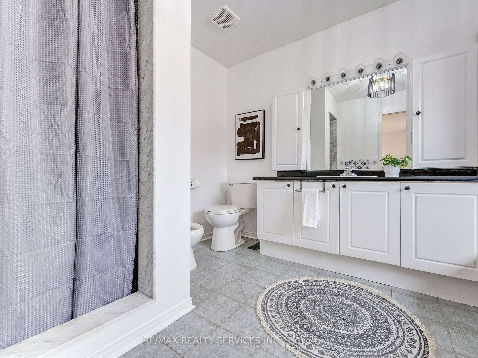 22 Anastacia Crt