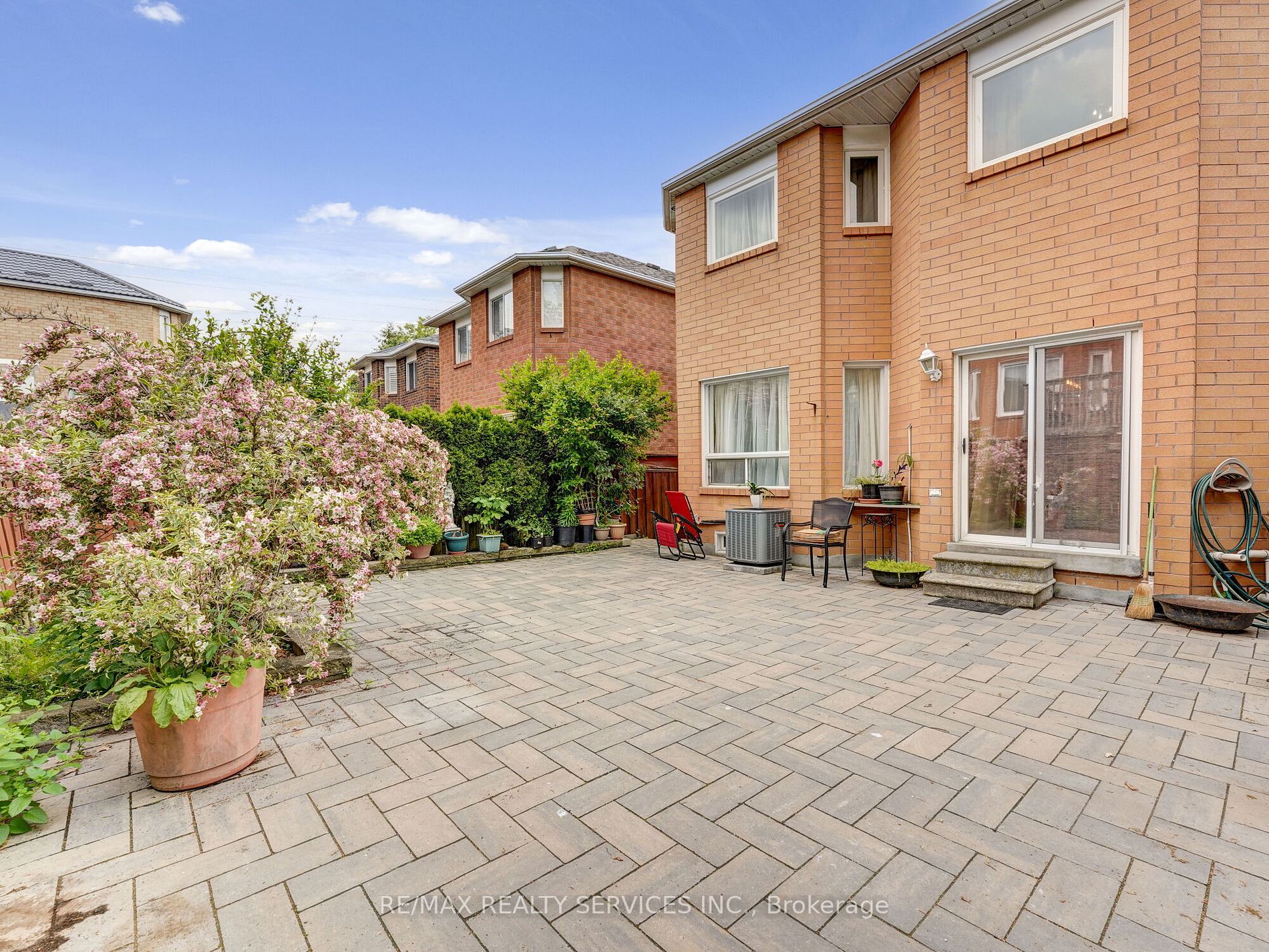 22 Anastacia Crt