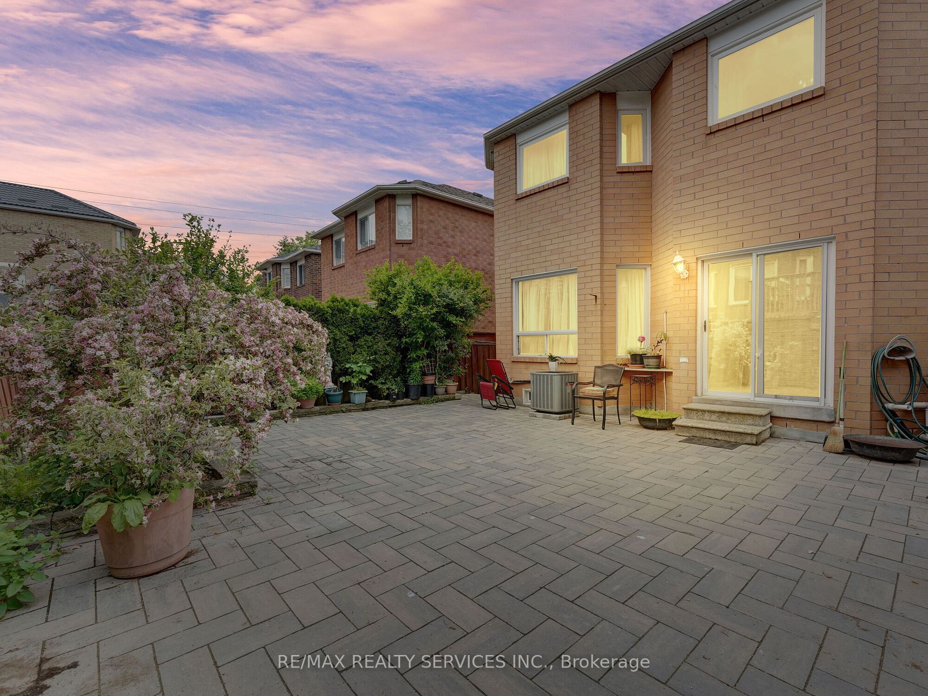 22 Anastacia Crt