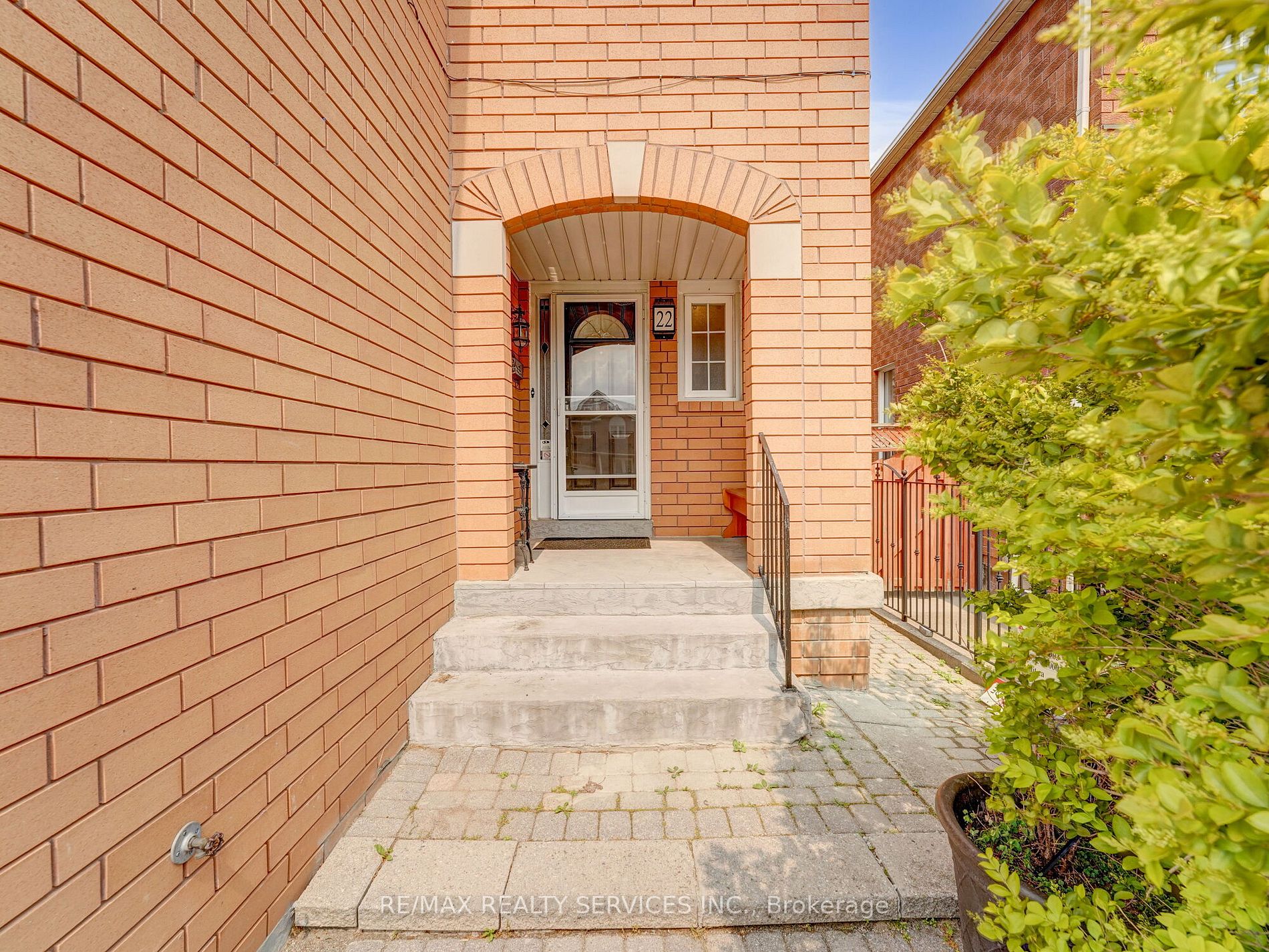 22 Anastacia Crt