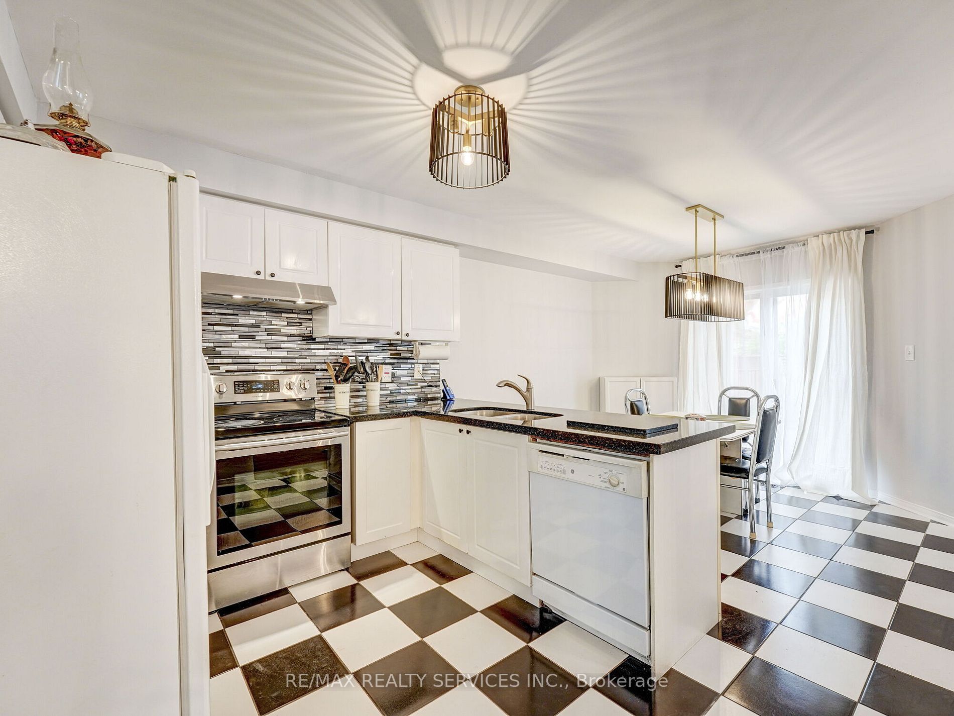 22 Anastacia Crt