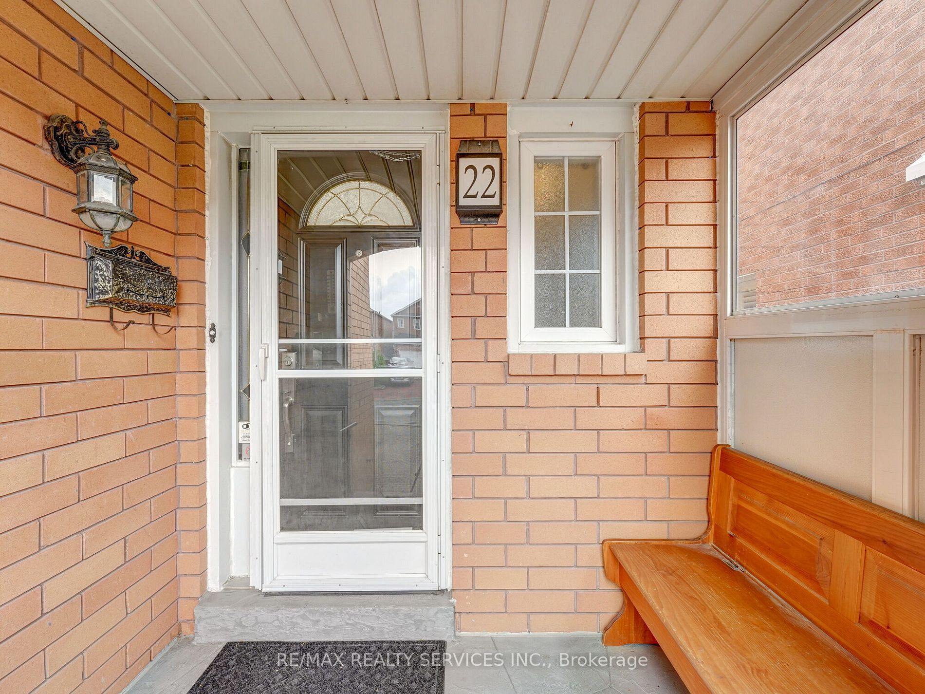 22 Anastacia Crt