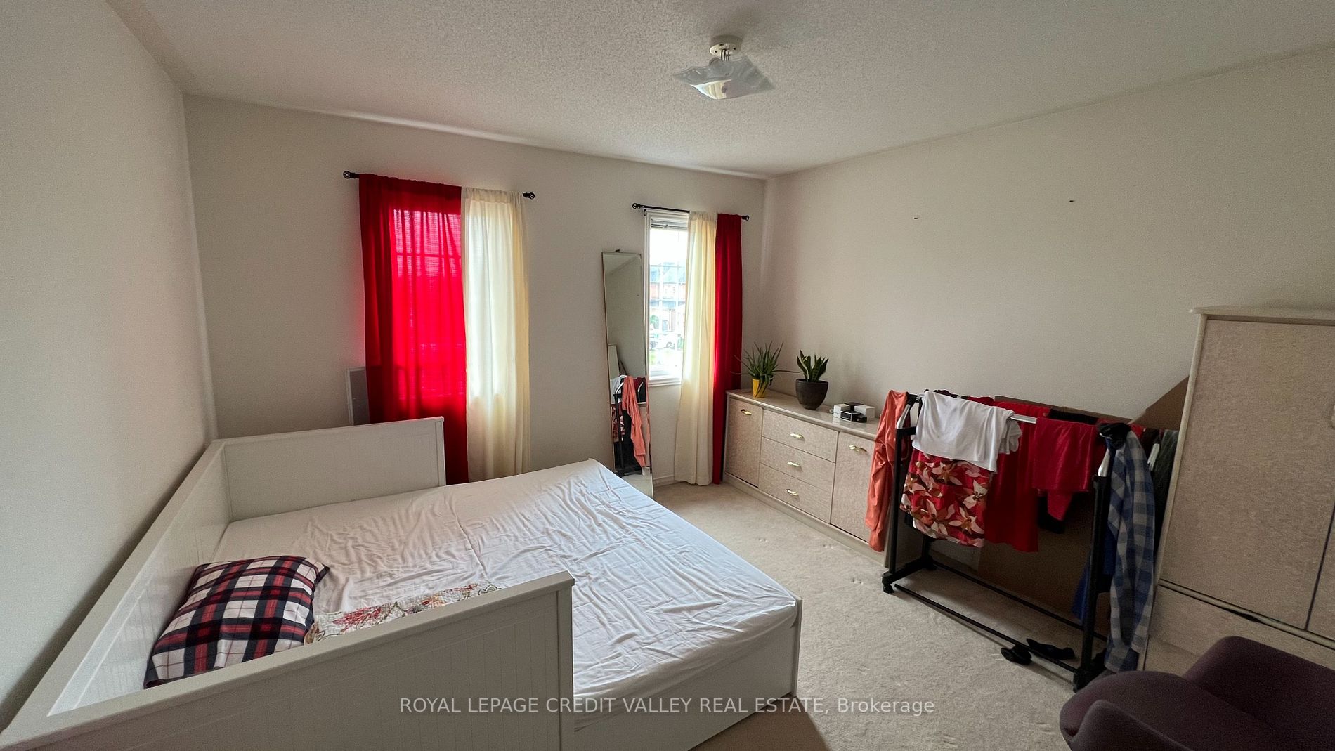 44 Australia Dr