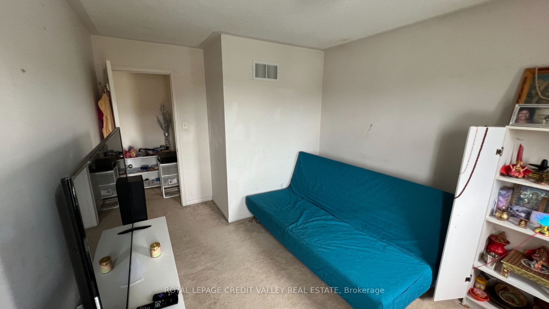 44 Australia Dr