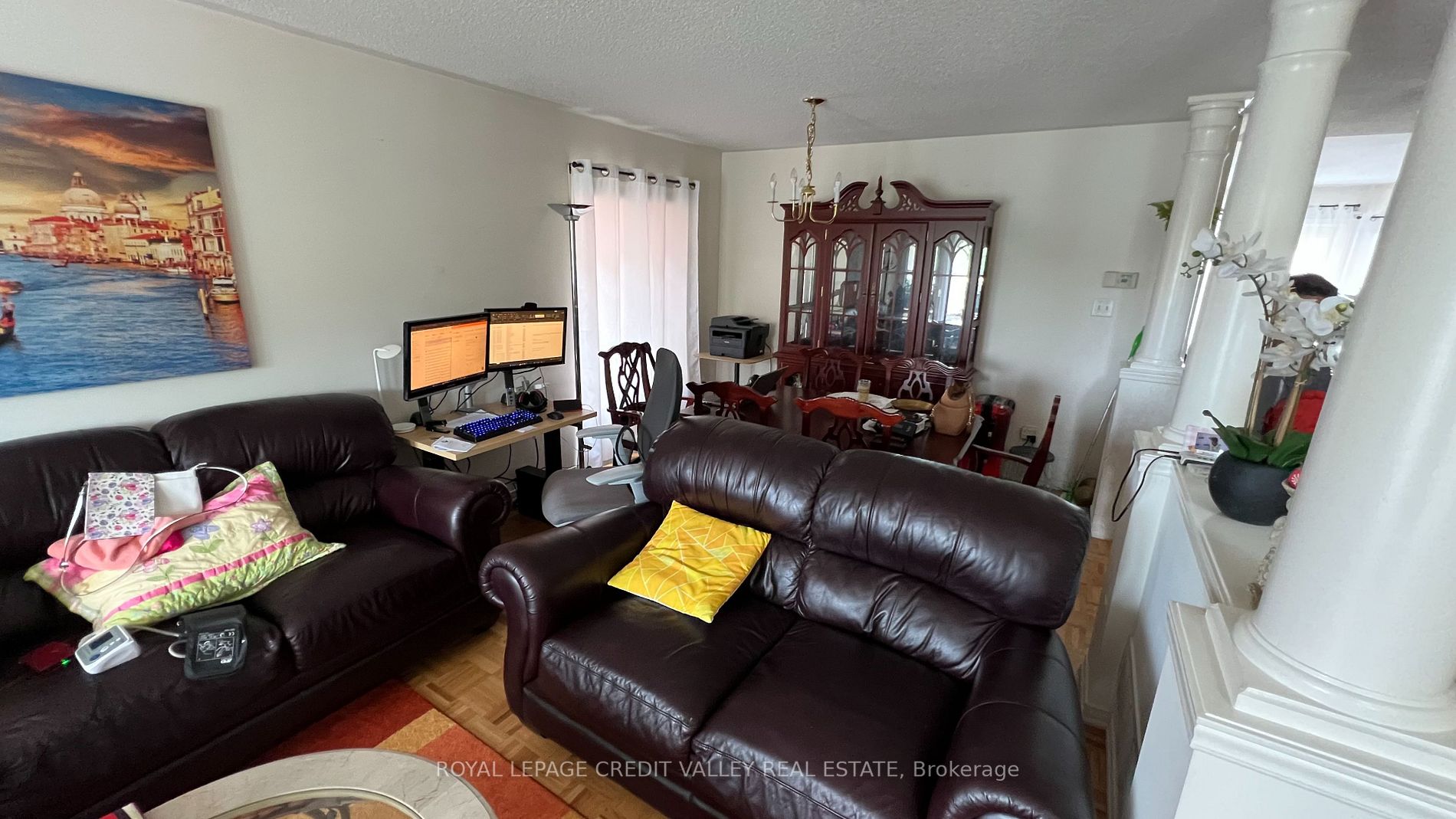 44 Australia Dr
