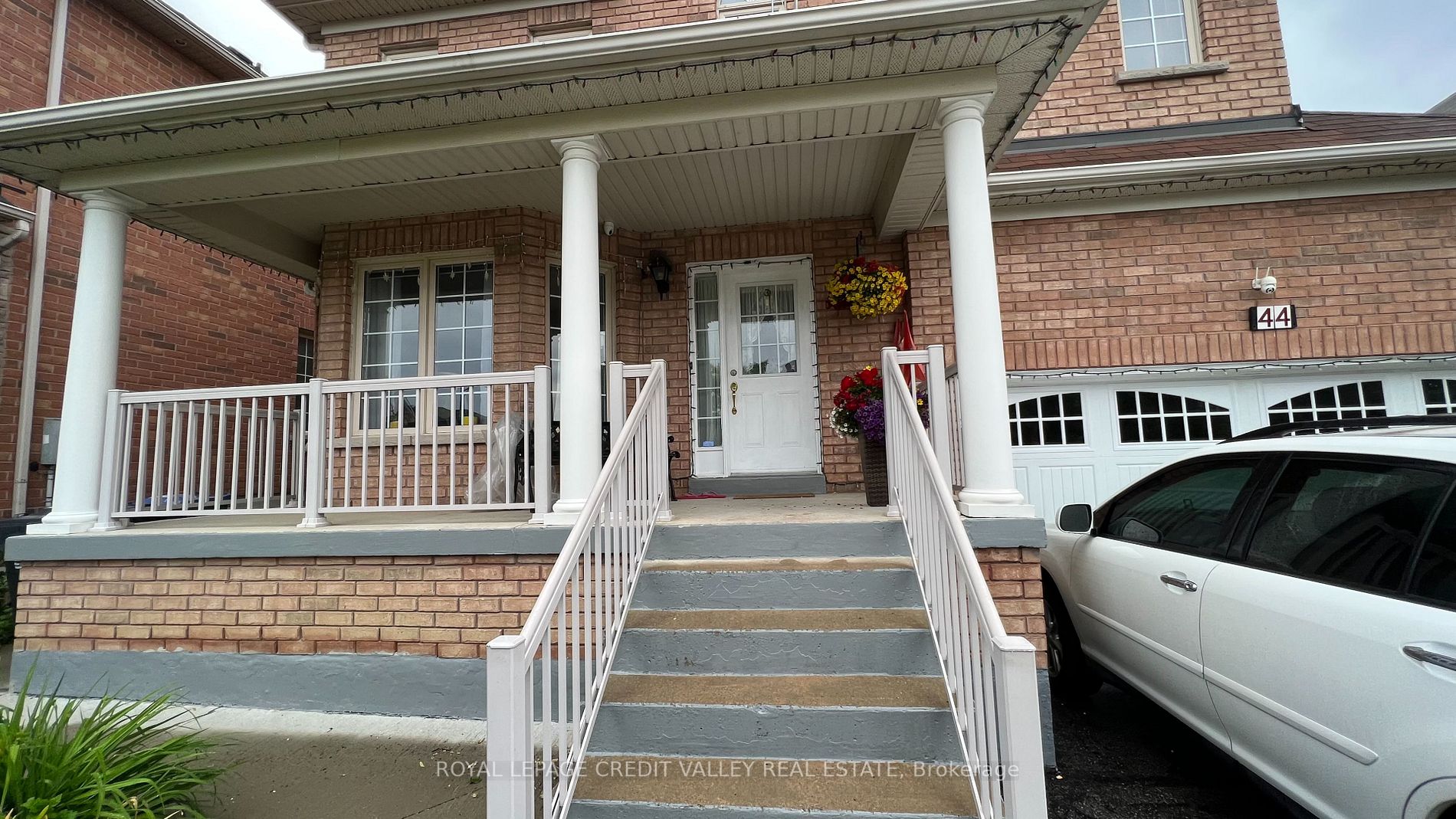 44 Australia Dr